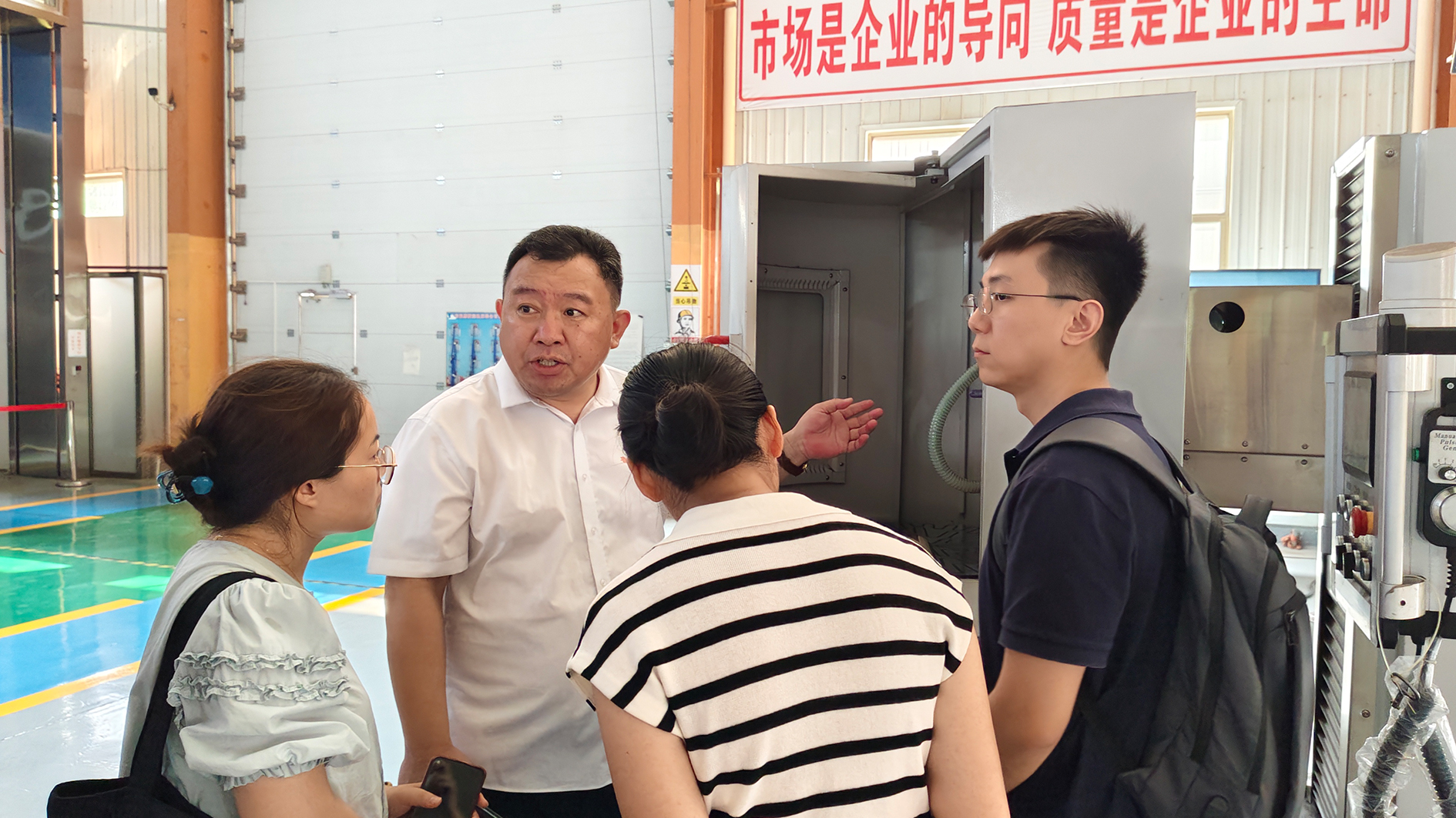 俄罗斯客户访问山东鲁磁工业科技有限公司：深化国际合作，共创美好未来