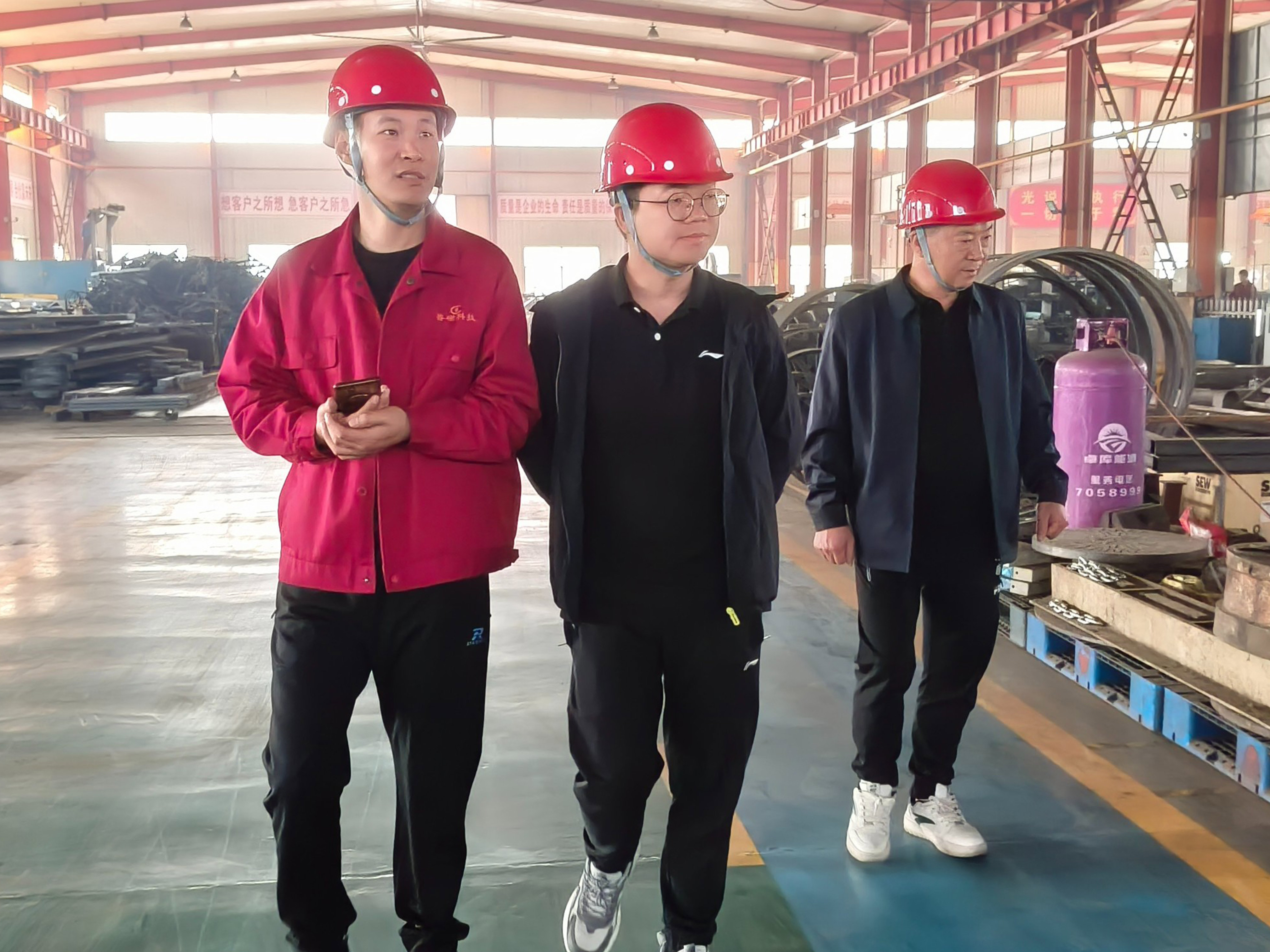 2024年10月9日，广东客户造访山东鲁磁，共商合作大计，探索磁材领域新机遇，携手共创未来。