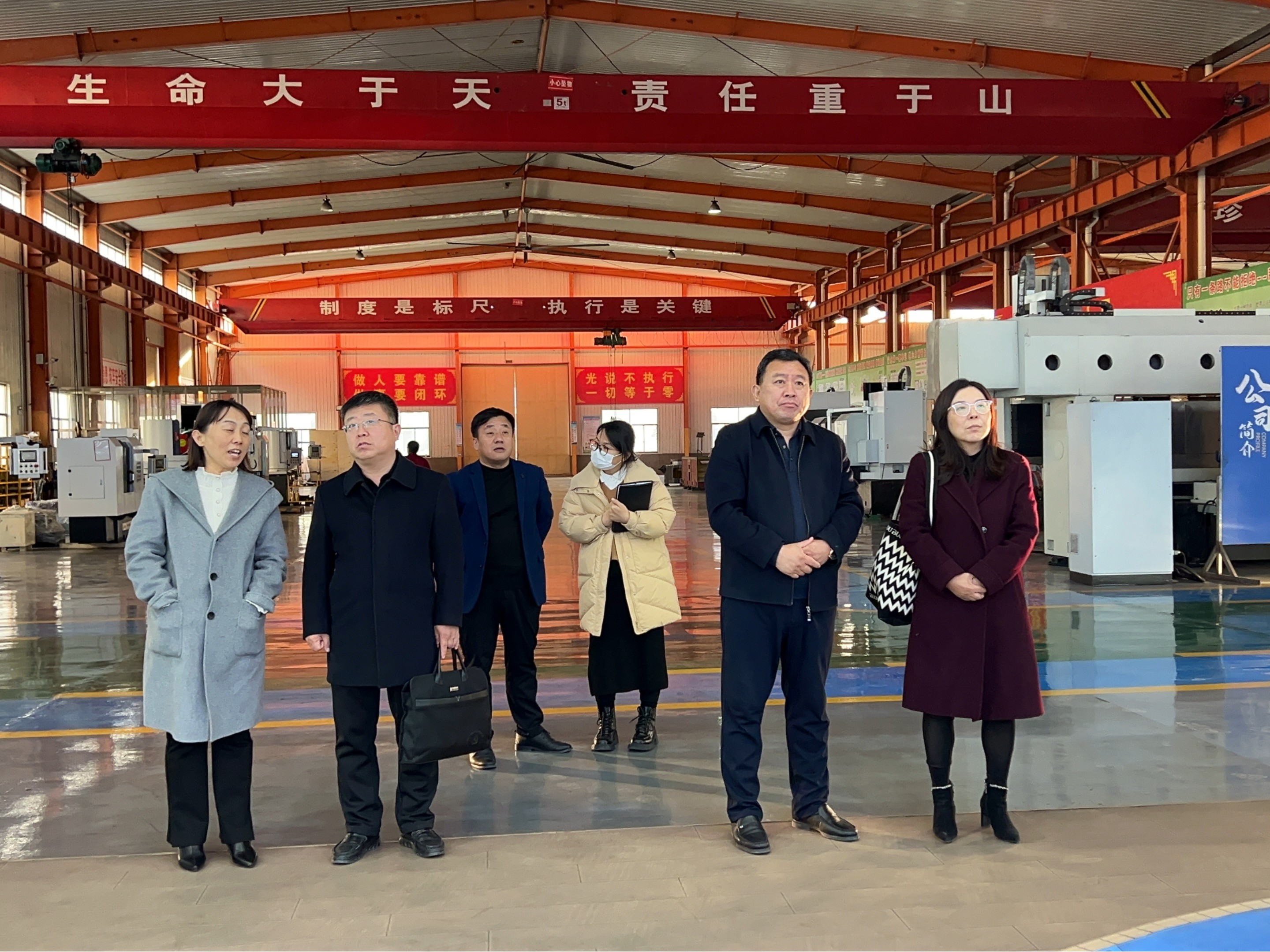 2024年12月4日，王燕霜市长与科技局高局长一行前往山东鲁磁进行实地调研，深入了解企业发展现状与科技创新情况。