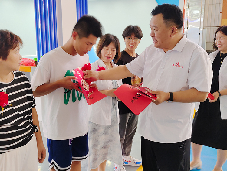 职工子女奖学金发放仪式