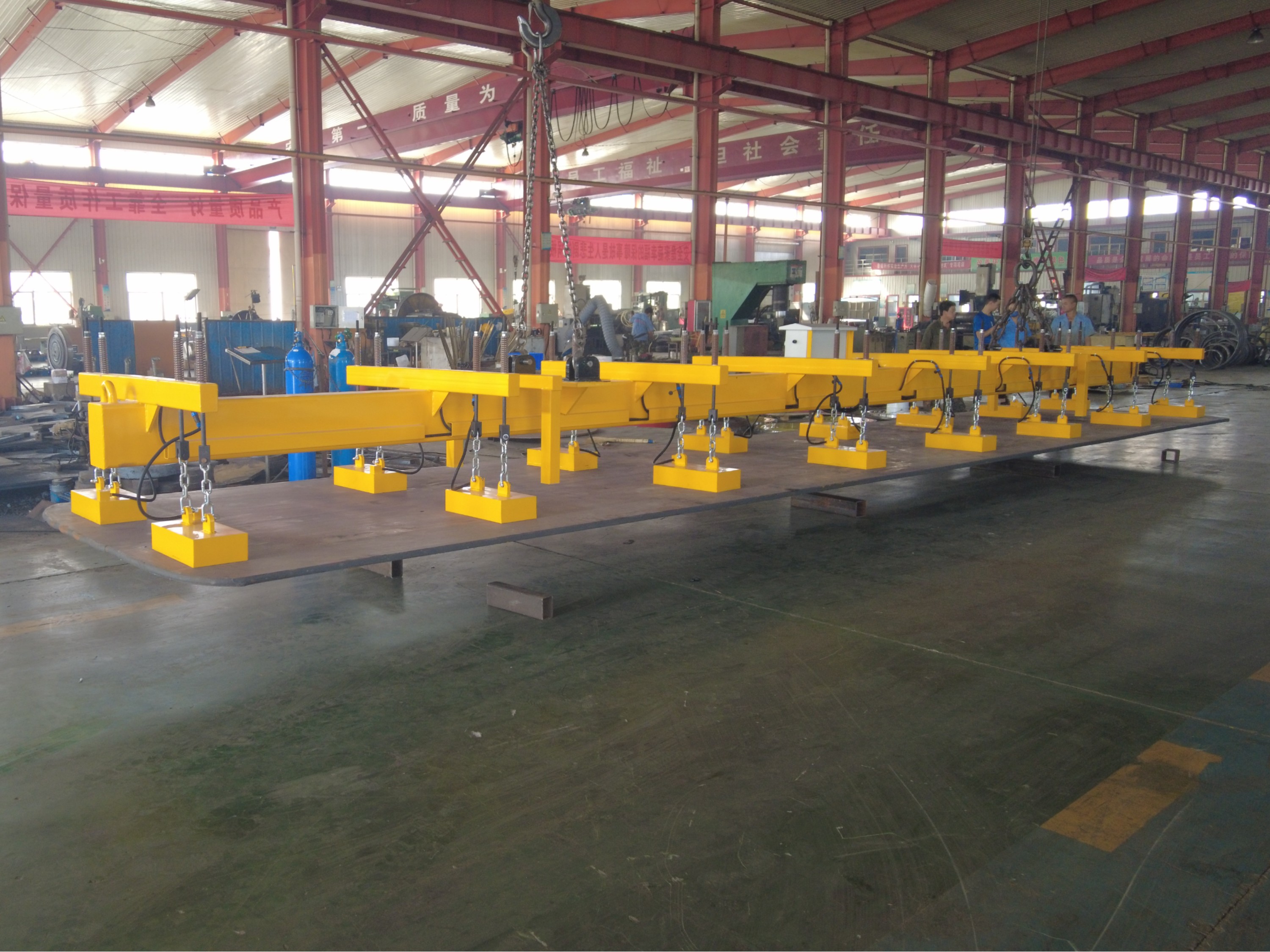 钢板电永磁吊具:山东鲁磁满足多样化钢板吊运需求 钢板电永磁吊具:山东鲁磁满足多样化钢板吊运需求