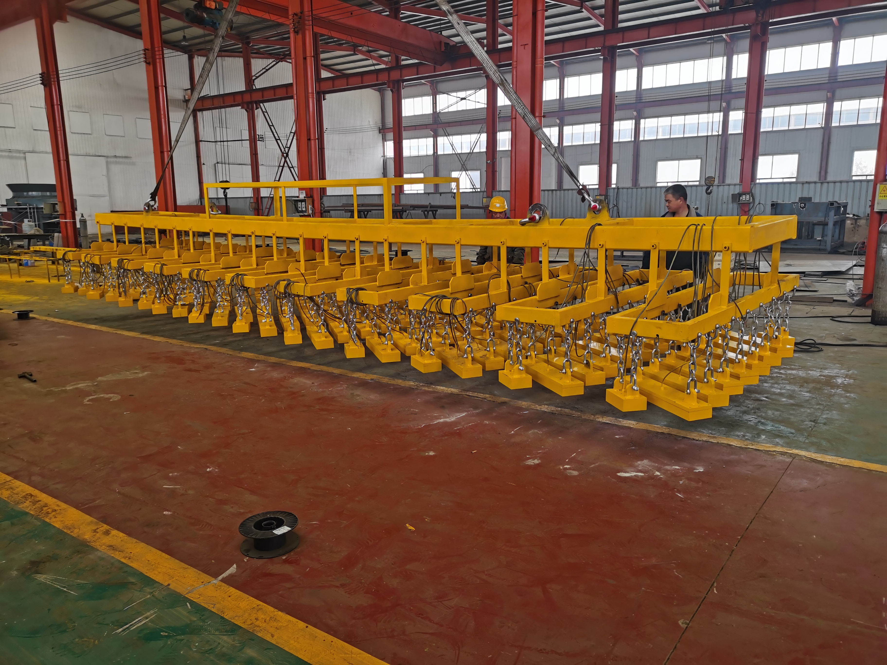 激光切割上下料电永磁吊具：山东鲁磁助力切割效率飞升