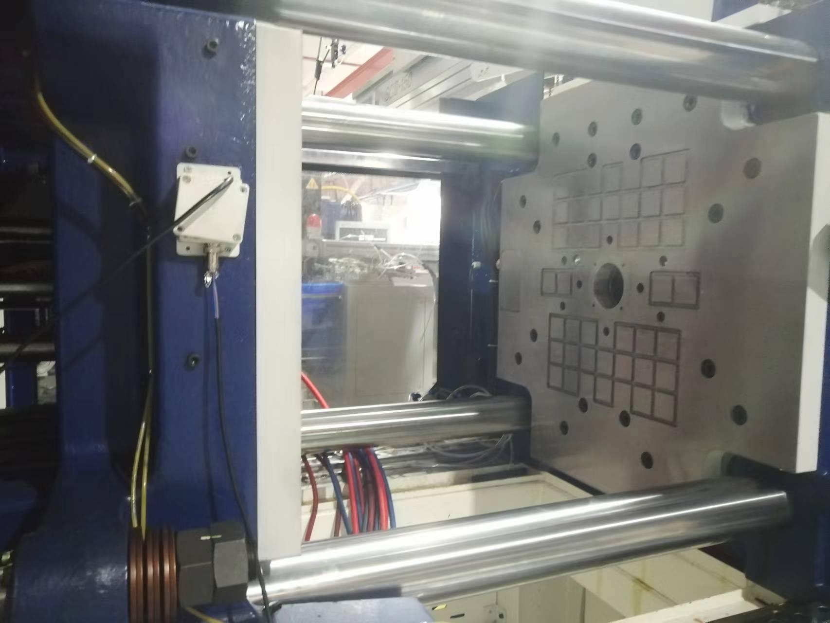 磁力模板 - 快速换模系统如何适应不同注塑机型号？