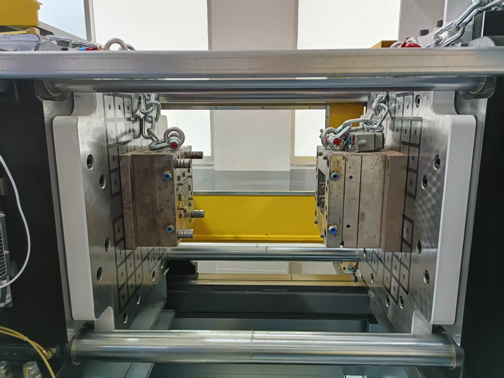 注塑机快速换模系统怎样实现智能化操作? 注塑机快速换模系统怎样实现智能化操作?