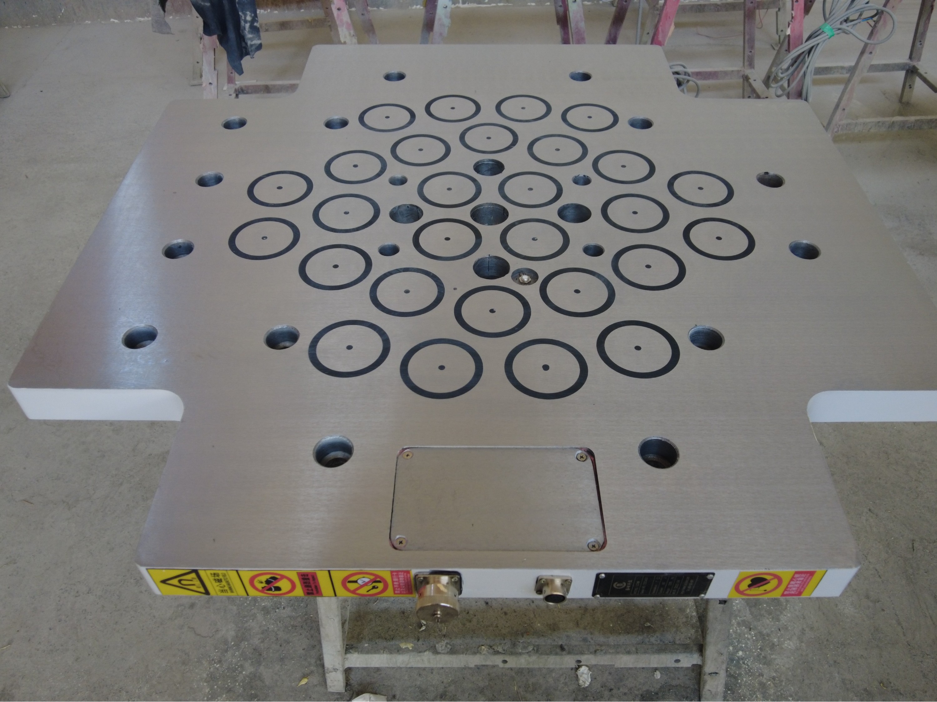 注塑机用磁力模板怎样适应不同模具材质？